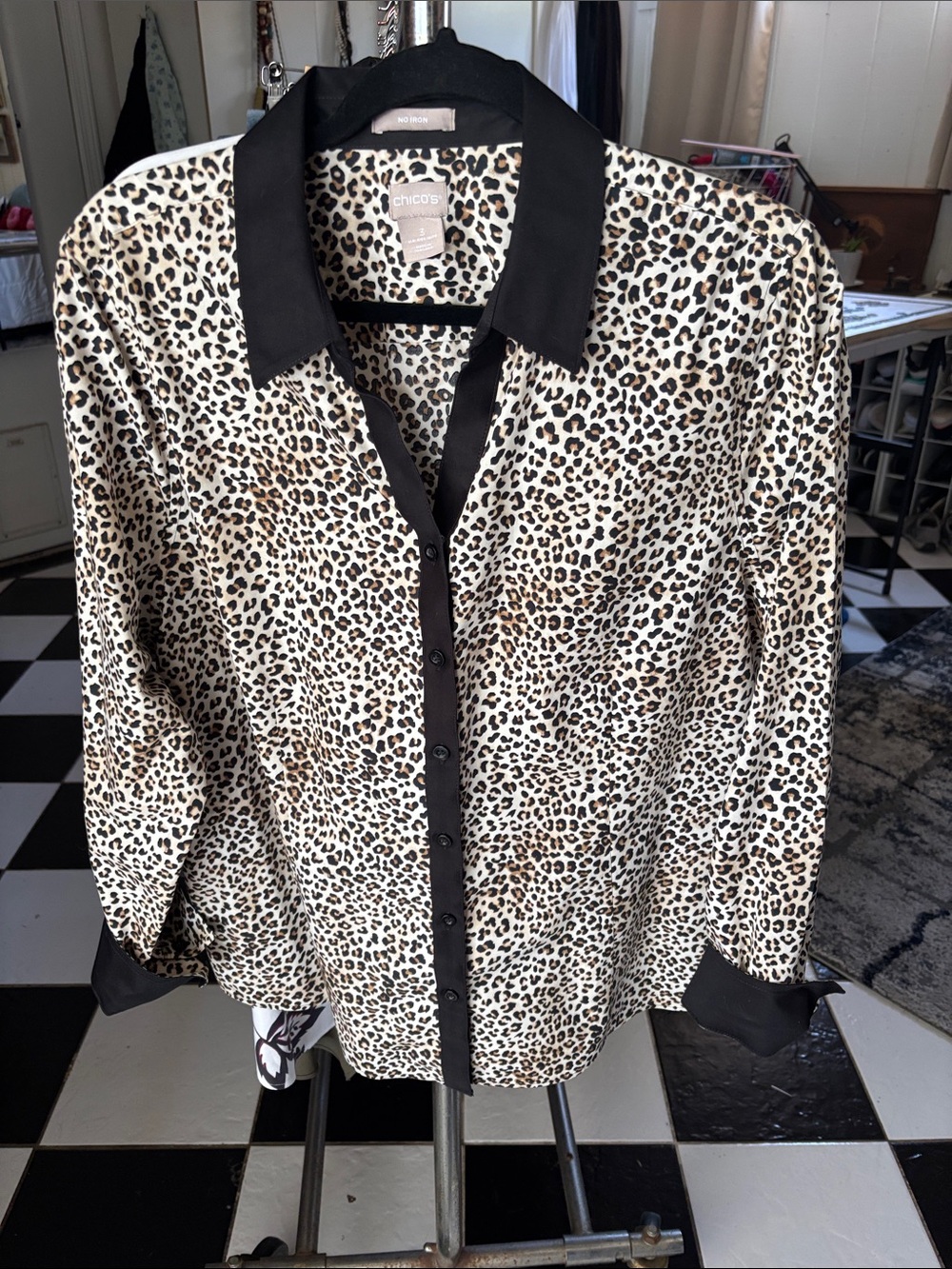 Chico’s Sz 3 No Iron Button Down Shirt Animal Print/Black EUC